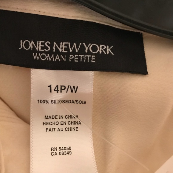 Jones NY silk blouse sz womens 14 P. Good condtn. - Picture 2 of 4